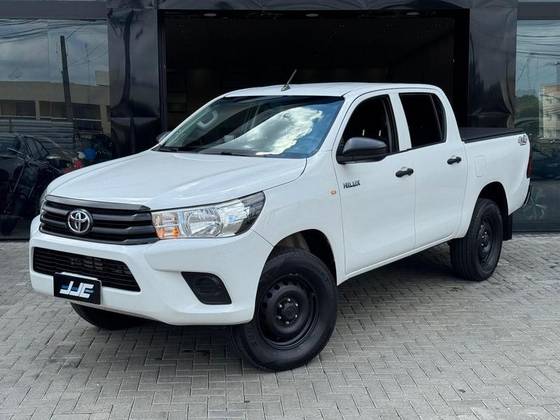 TOYOTA HILUX 2.8 STD 4X4 CD 16V DIESEL 4P MANUAL